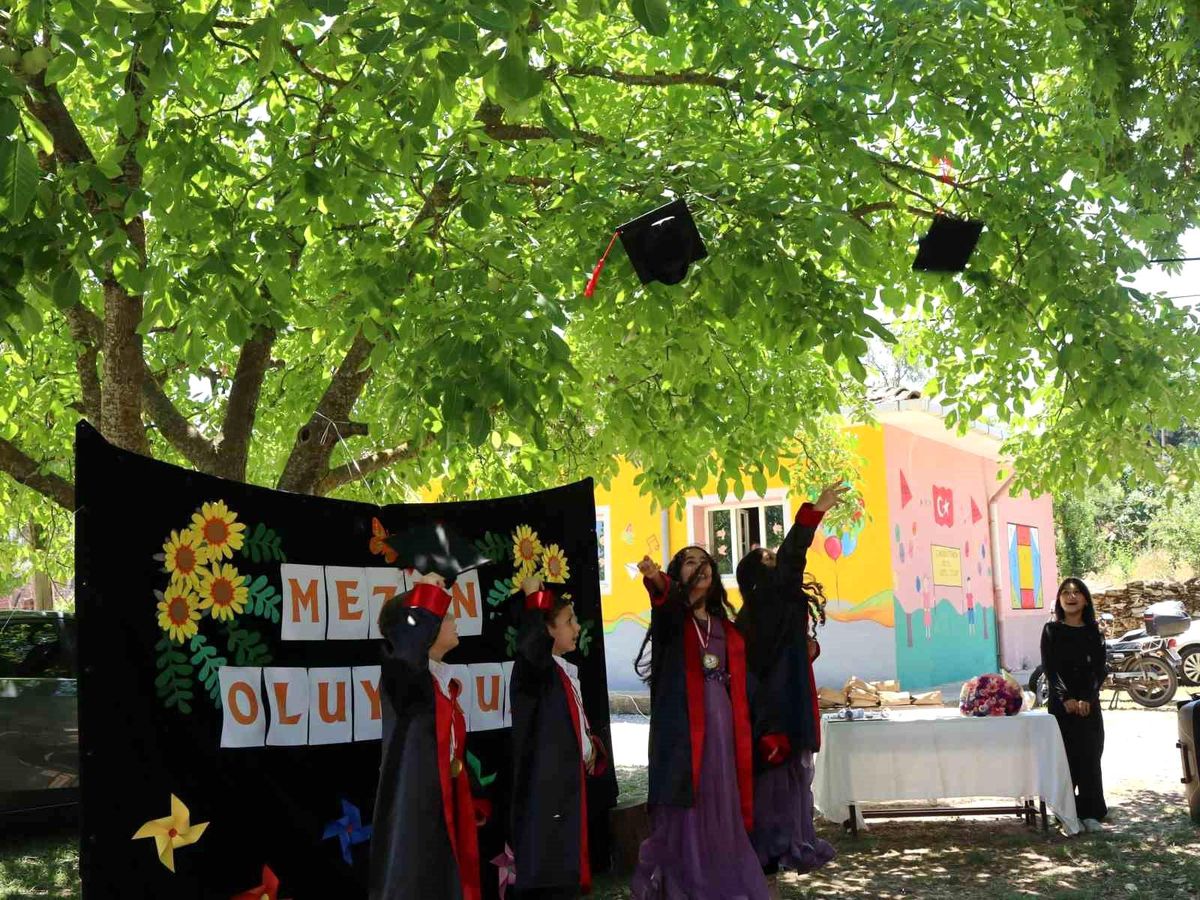 Koçarlı Akmescit İlkokulu mezuniyet töreni