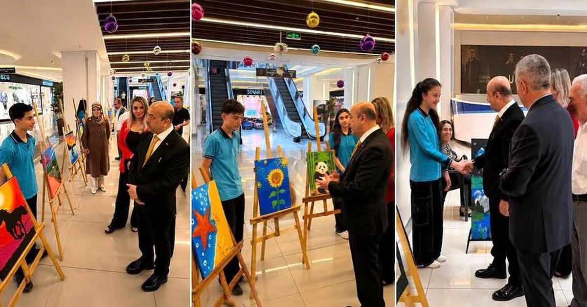 Erzincan'da Ulular Ortaokulu öğrencilerinin yıl sonu resim sergisinden bir görünüm.