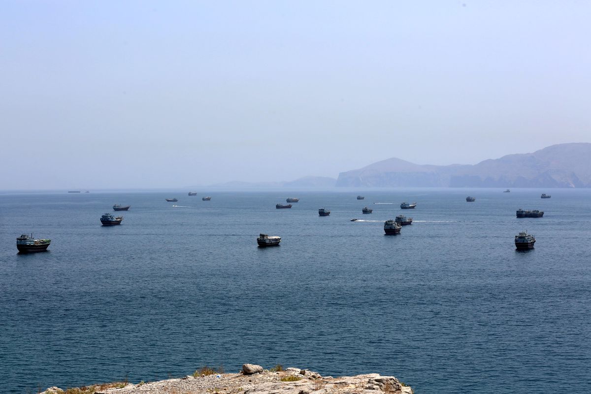 Hürmüz Boğazı'nda seyir halindeki ticaret gemileri