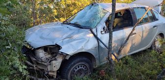 Uşak'ta ağaçlara çarpan otomobildeki sürücü öldü, eşi yaralandı