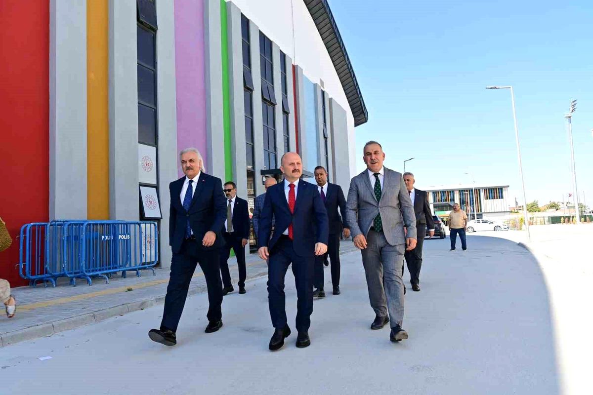 Aydın Valisi Dr. Osman Varol Söke'de spor tesislerini inceliyor