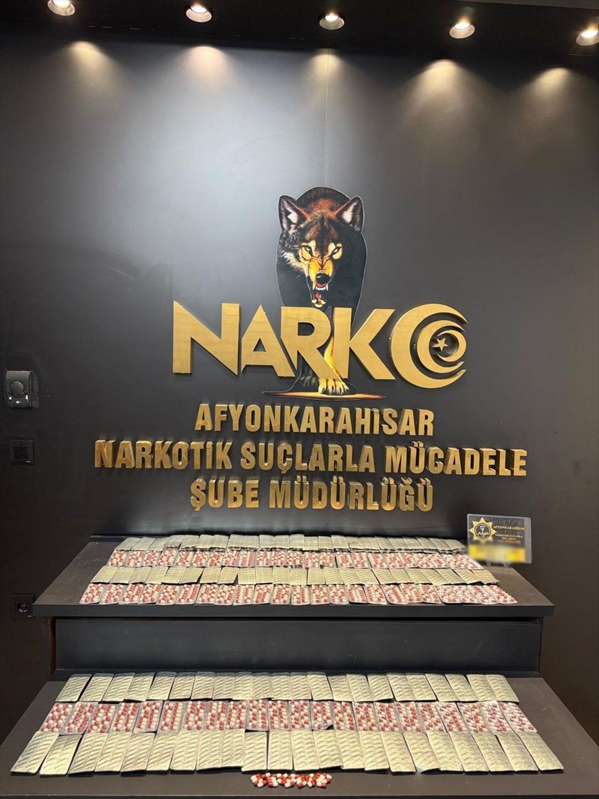 Afyonkarahisar'da uyuşturucu operasyonunda gözaltına alınan 3 şüpheli tutuklandı