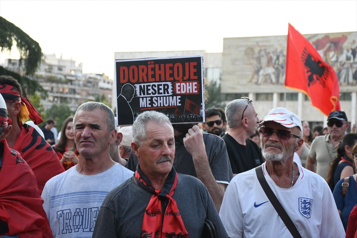Arnavutluk'ta Trump'a bağlı turizm projesi protestoları 26. günde