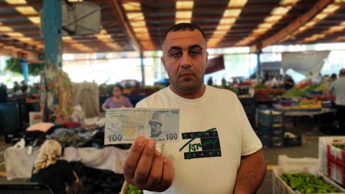 Adana'da Aşk Mesajlı Banknotlar Pazarda Dolaşıma Girdi, Esnaf Çiftin Ortaya Çıkmasını Bekliyor