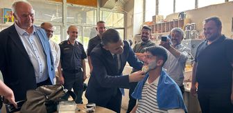 Kaymakam Bilici köyde damat tıraşı yaptı