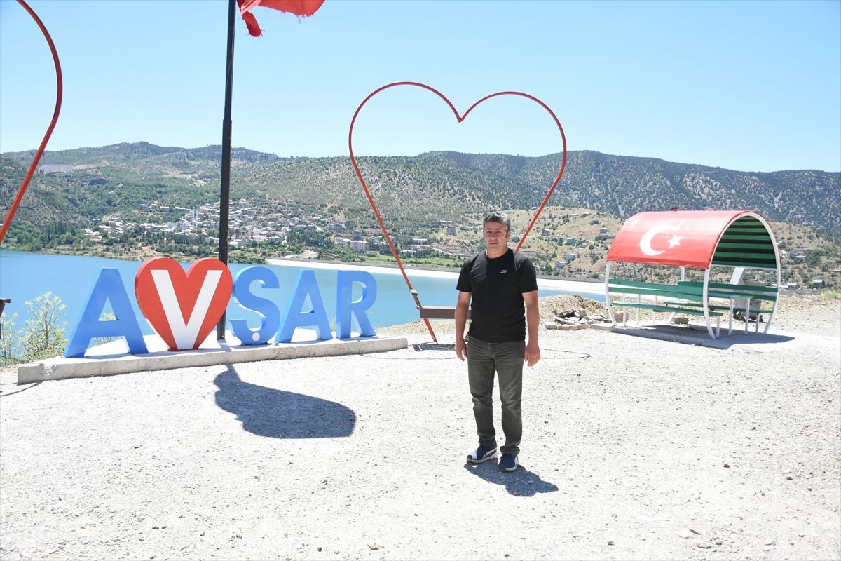 Muhtar Bingül’den bayrak sevdası: Kalp şeklinde ay yıldız