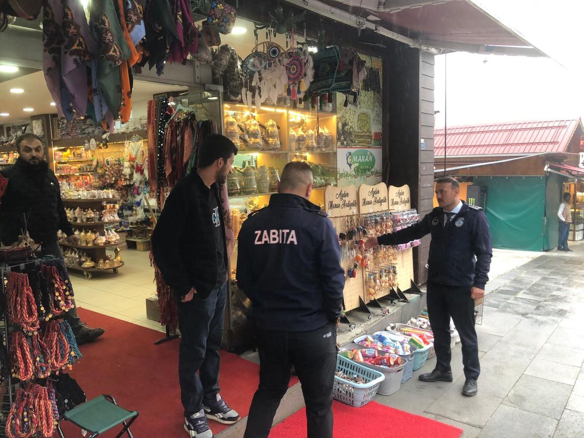 Ayder'de kaldırımlar yayalara kaldı