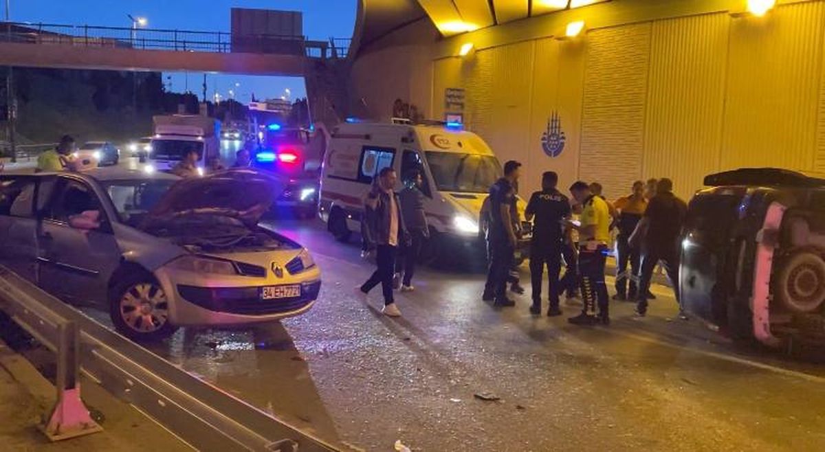Bakırköy'de trafik kazası sonrası olay yeri incelemesi