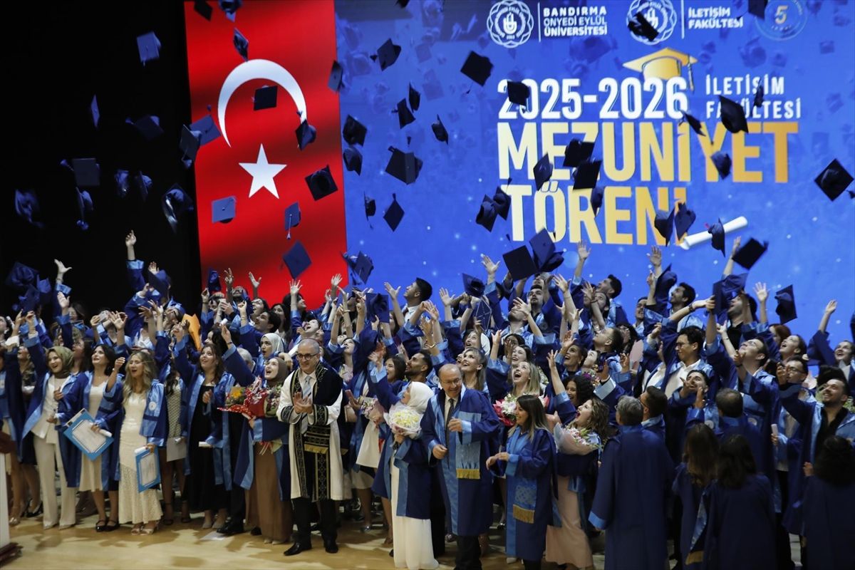 Bandırma Onyedi Eylül Üniversitesi İletişim Fakültesi mezuniyet töreni