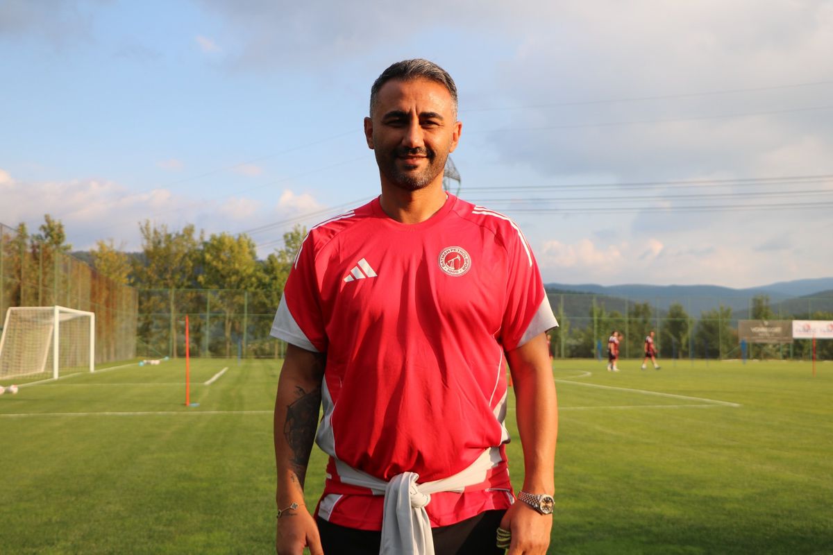 Batman Petrolspor oyuncuları antrenman sahasında