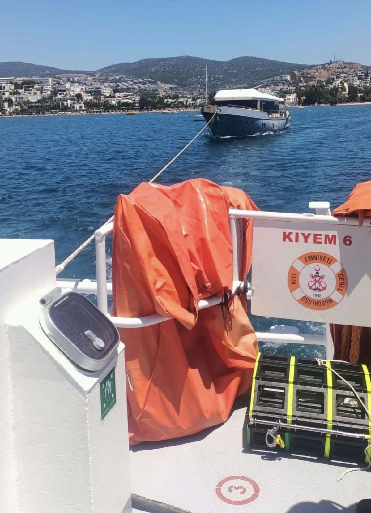 Bodrum'da makine arızası nedeniyle sürüklenen tekne kurtarıldı