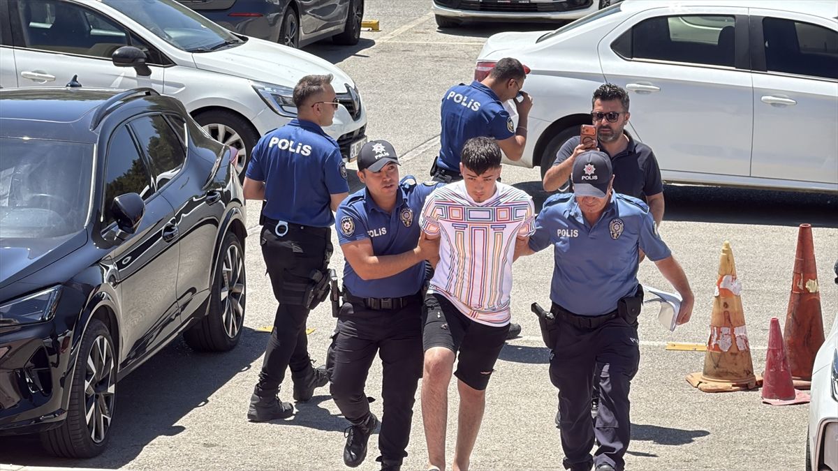 Bodrum'da Polisin ''dur'' ihtarına uymayan sürücü, 1'i polis 3 kişinin yaralanmasına neden oldu