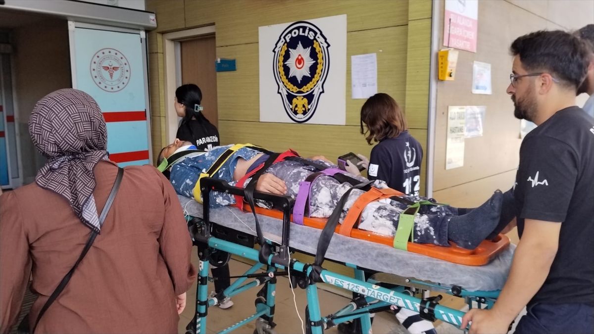 Bursa'da 4 metre yükseklikten düşen sıva ustası yaralandı