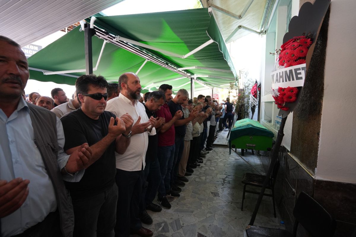 Cesedi Kızılırmak Nehri'ne düşen otomobilde bulunan 2 çocuk annesi toprağa verildi