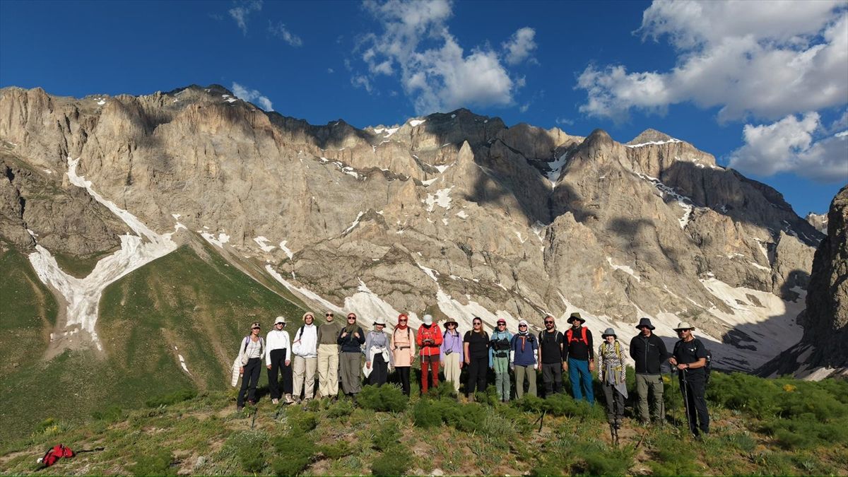 Hakkari'nin doğal güzellikleri doğaseverleri ağırladı