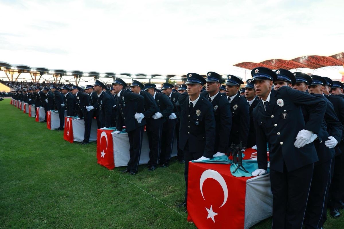 Cumhurbaşkanı Recep Tayyip Erdoğan Polis Akademisi mezuniyet töreninde konuşma yaparken