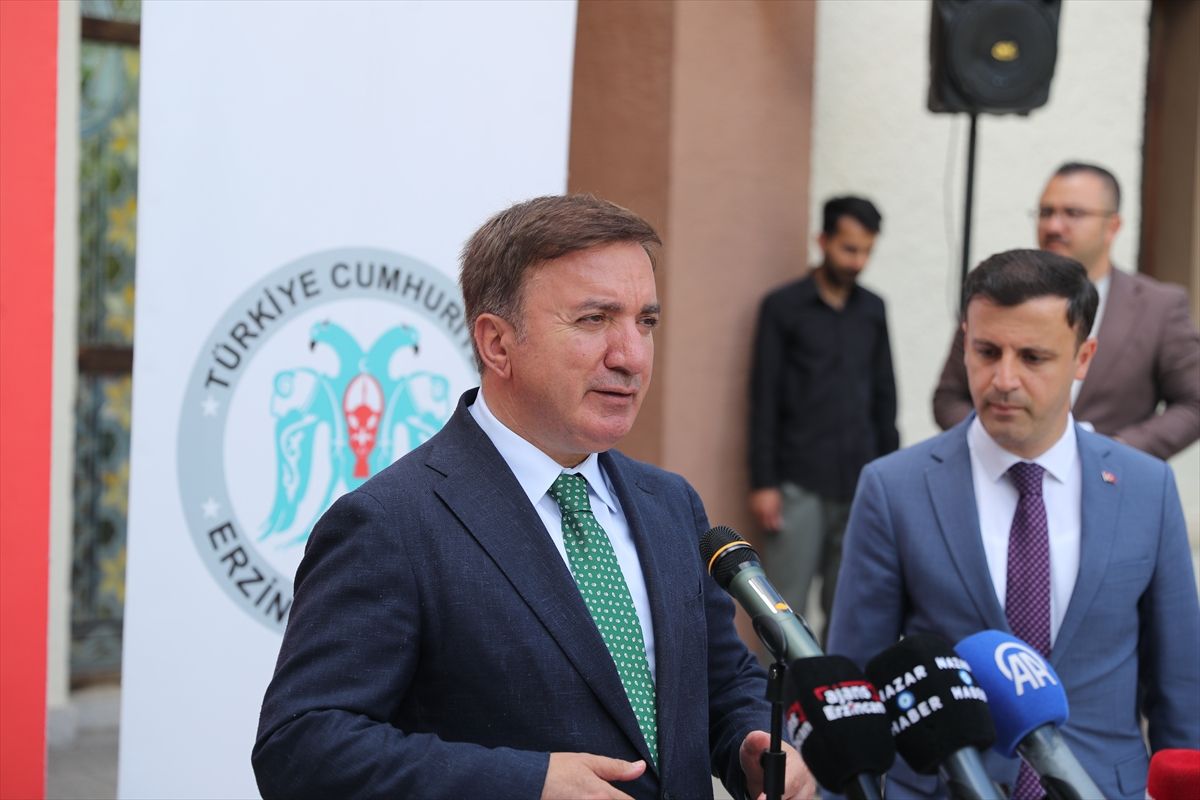 Erzincan'da hayırsever desteğiyle engellilere akülü araçları dağıtıldı