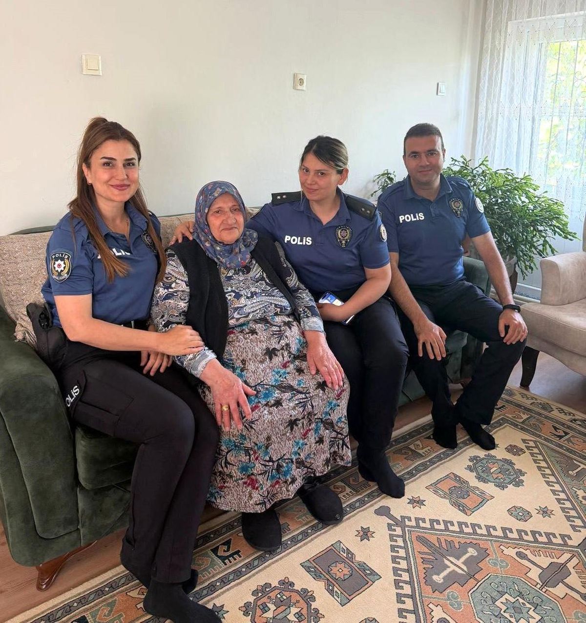 Erzincan Emniyeti Şehit Polis Rahmi Sarıgül’ün Annesini Ziyaret Etti
