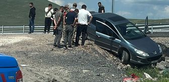 Erzurum'da jandarmadan kaçan düzensiz göçmenler otomobille kaza yaptı