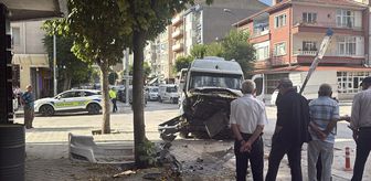 Eskişehir'de İşçi Servisi ile Ticari Araç Çarpıştı: 9 Yaralı