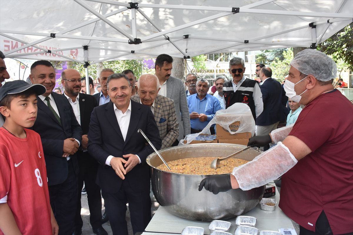 Gümüşhane'de aşure ikram edildi