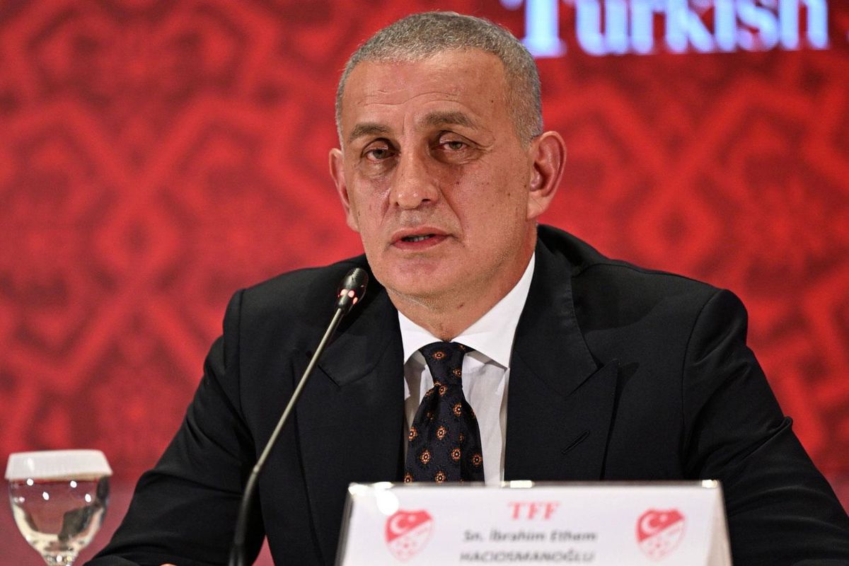TFF Başkanı İbrahim Hacıosmanoğlu açıklama yaparken