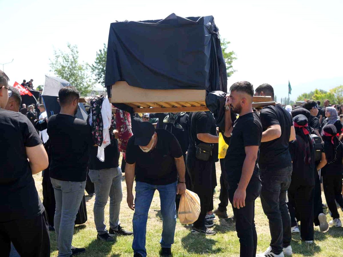 Kars'ta düzenlenen Kerbela şehitlerini anma programından bir görünüm
