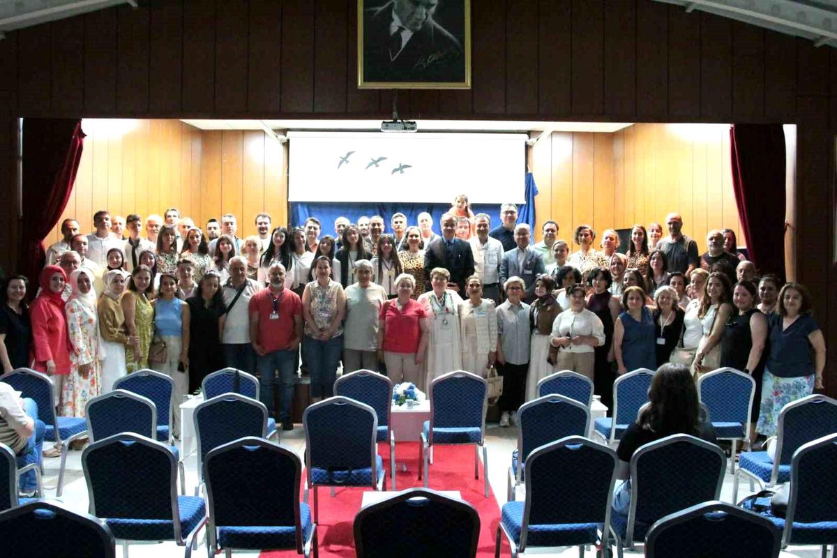 'İlk Kıvılcım, Son Kod' tiyatro oyunu büyük beğeni topladı
