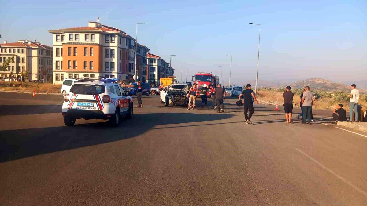 İslahiye'de feci kaza: 2'si ağır 6 yaralı