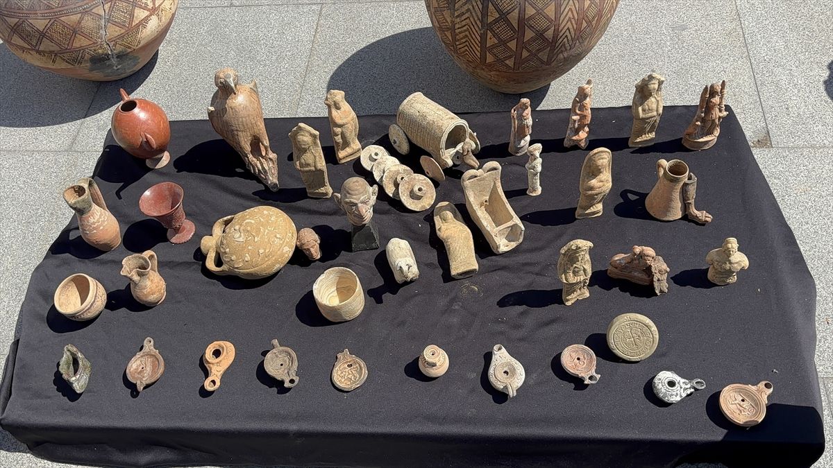 İstanbul'da tarihi eser operasyonu: 10 binden fazla eser ele geçirildi
