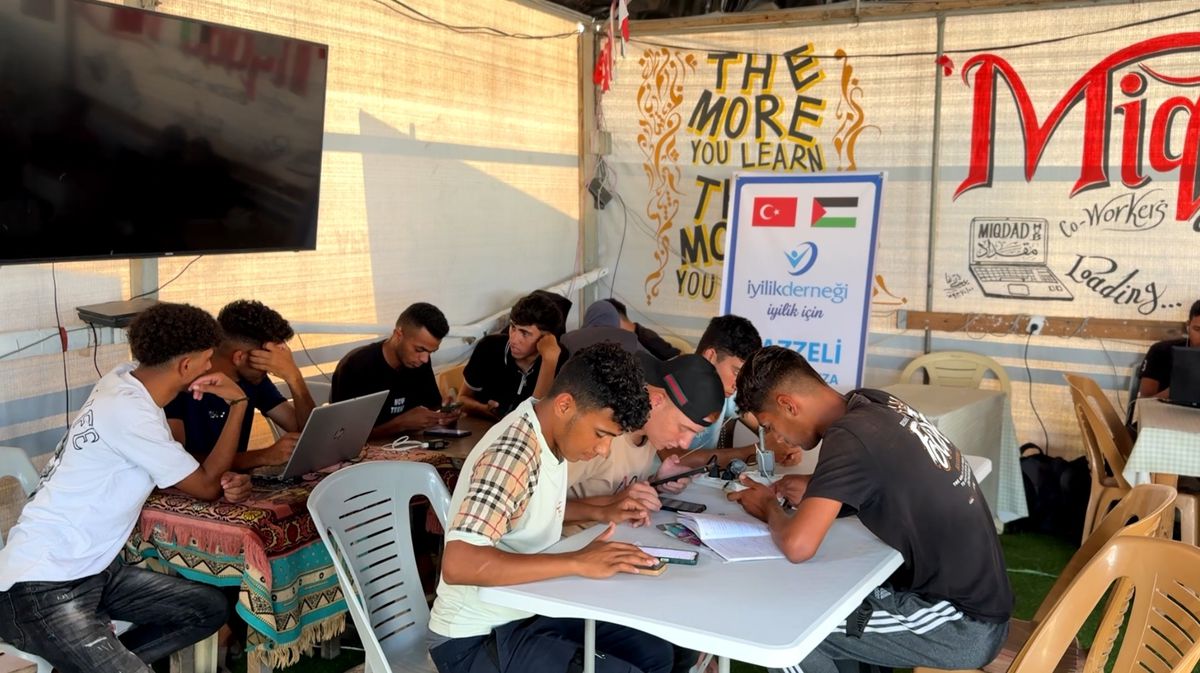 İYİLİKDER, Gazze'deki öğrencilere sınav desteği sağladı