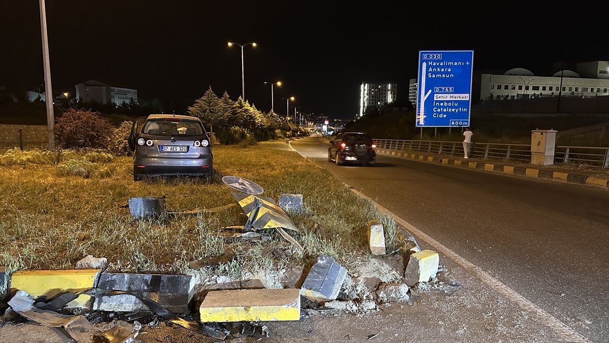 Kastamonu'da iki otomobilin çarpıştığı kazada 4 kişi yaralandı