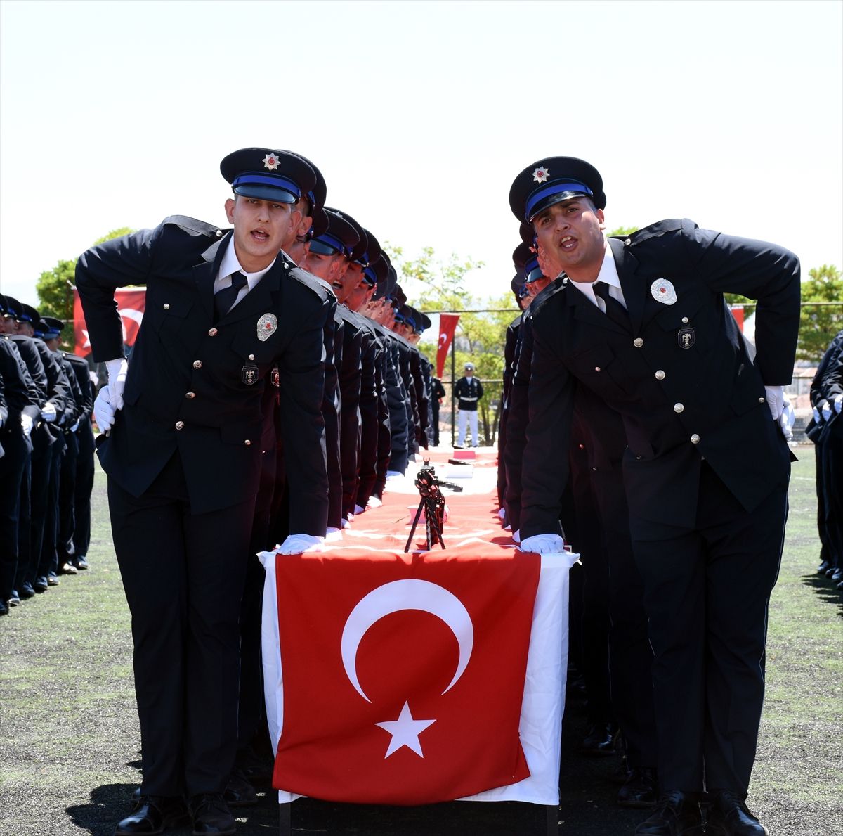 Kırıkkale'de eğitimlerini tamamlayan 404 polis adayı törenle mezun oldu