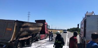 Kırklareli'nde seyir halindeki tırın dorsesinde çıkan yangın söndürüldü