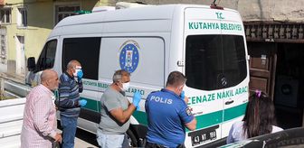 Annesinin cesediyle günlerce aynı evde yaşadı