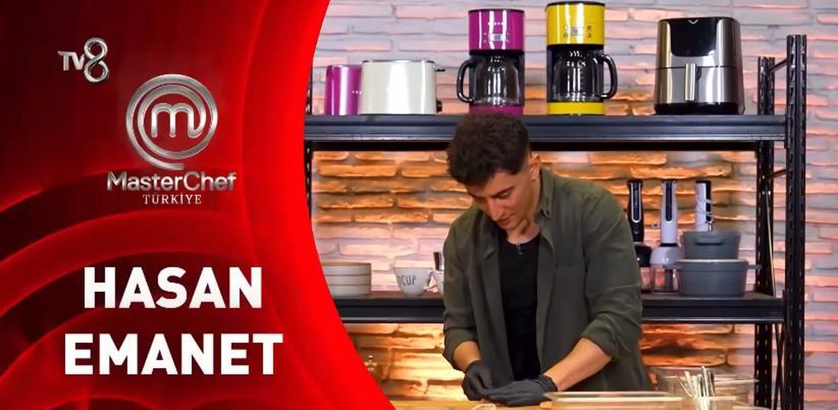 MasterChef Türkiye yarışmacısı Hasan Emanet mutfakta çalışırken