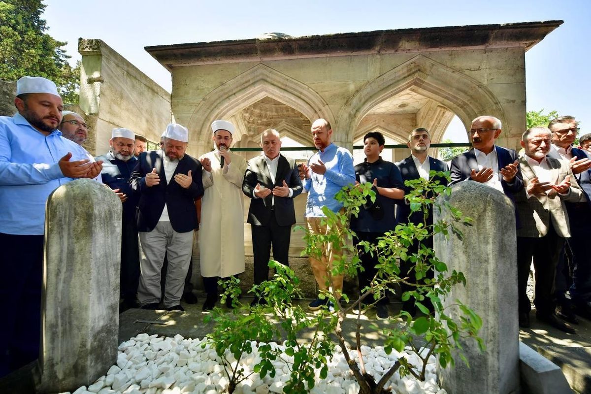 Mimar Sinan'ın vasiyeti kapsamında Süleymaniye Camii'nde aşure dağıtıldı