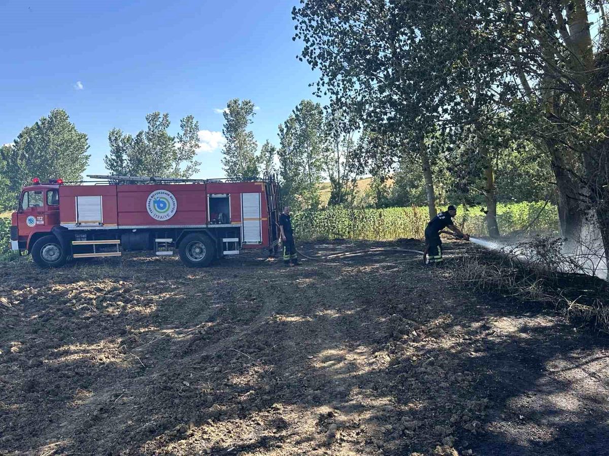 Tekirdağ Muratlı'da yanan buğday tarlasından görüntüler