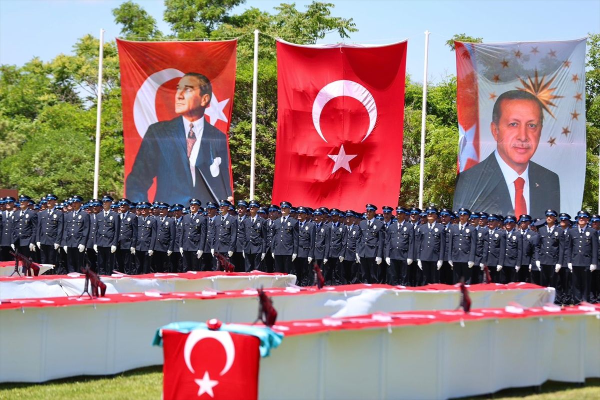 Niğde'de eğitimlerini tamamlayan 721 polis adayı törenle mezun oldu