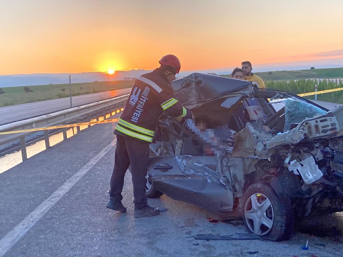 Erzurum Aşkale'de trafik kazası sonrası olay yeri incelemesi