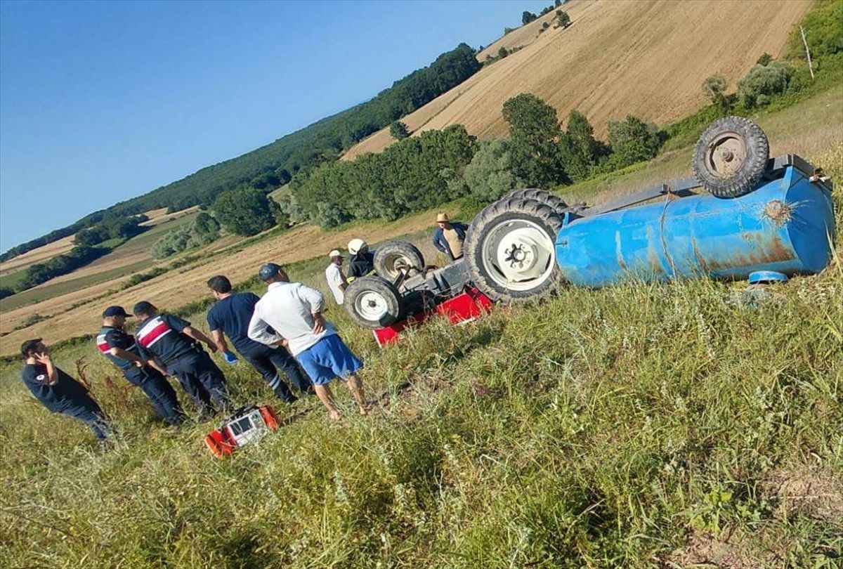 Samsun'da devrilen traktörün altında kalan sürücü hayatını kaybetti