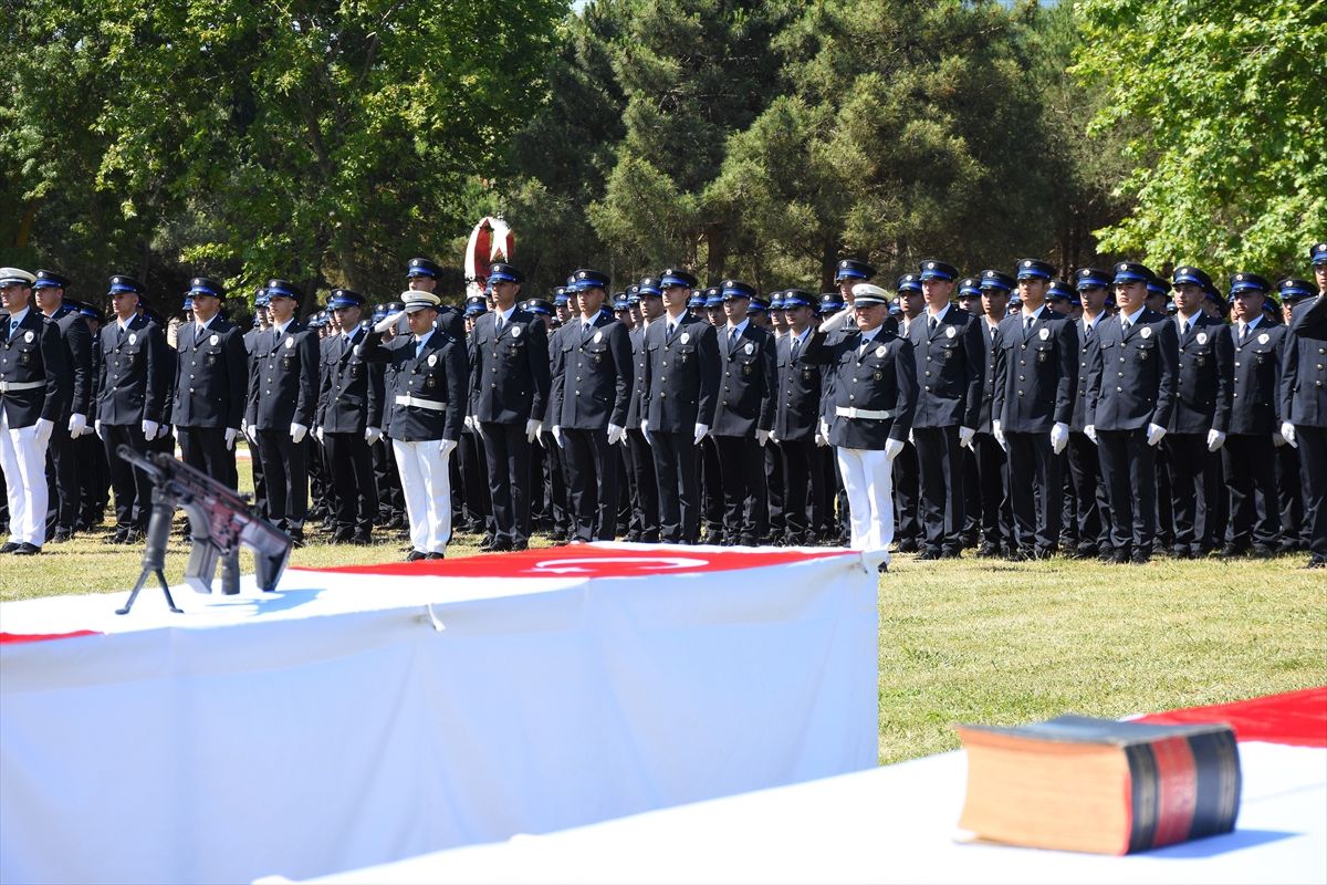 Samsun'da 380 polis adayı mezun oldu