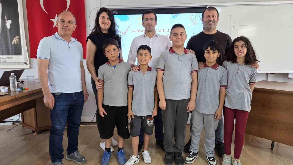 Sarıgöl'de İlkokullar Arası Bilgi Yarışması'nda Şehit Esin Akay İlkokulu Şampiyon