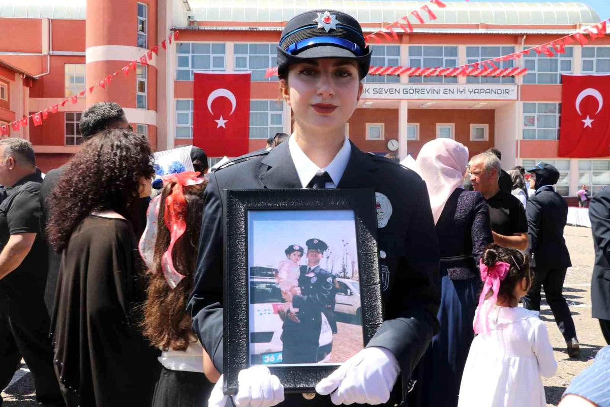 Şehit Polisin Kızı Babasının İzinden Gitti