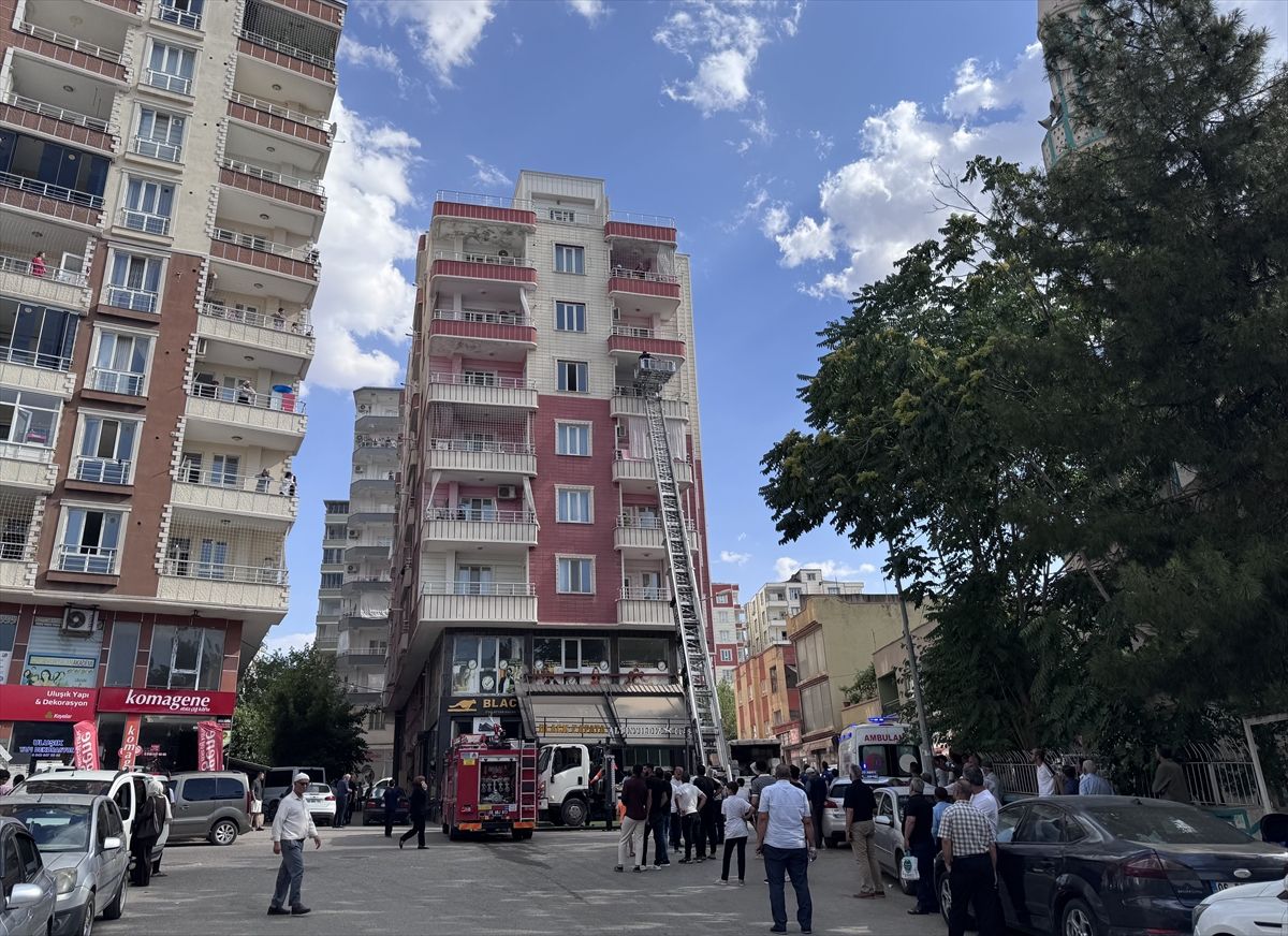 Siirt'te evde çıkan yangında dumandan etkilenen 3 kişi hastaneye kaldırıldı