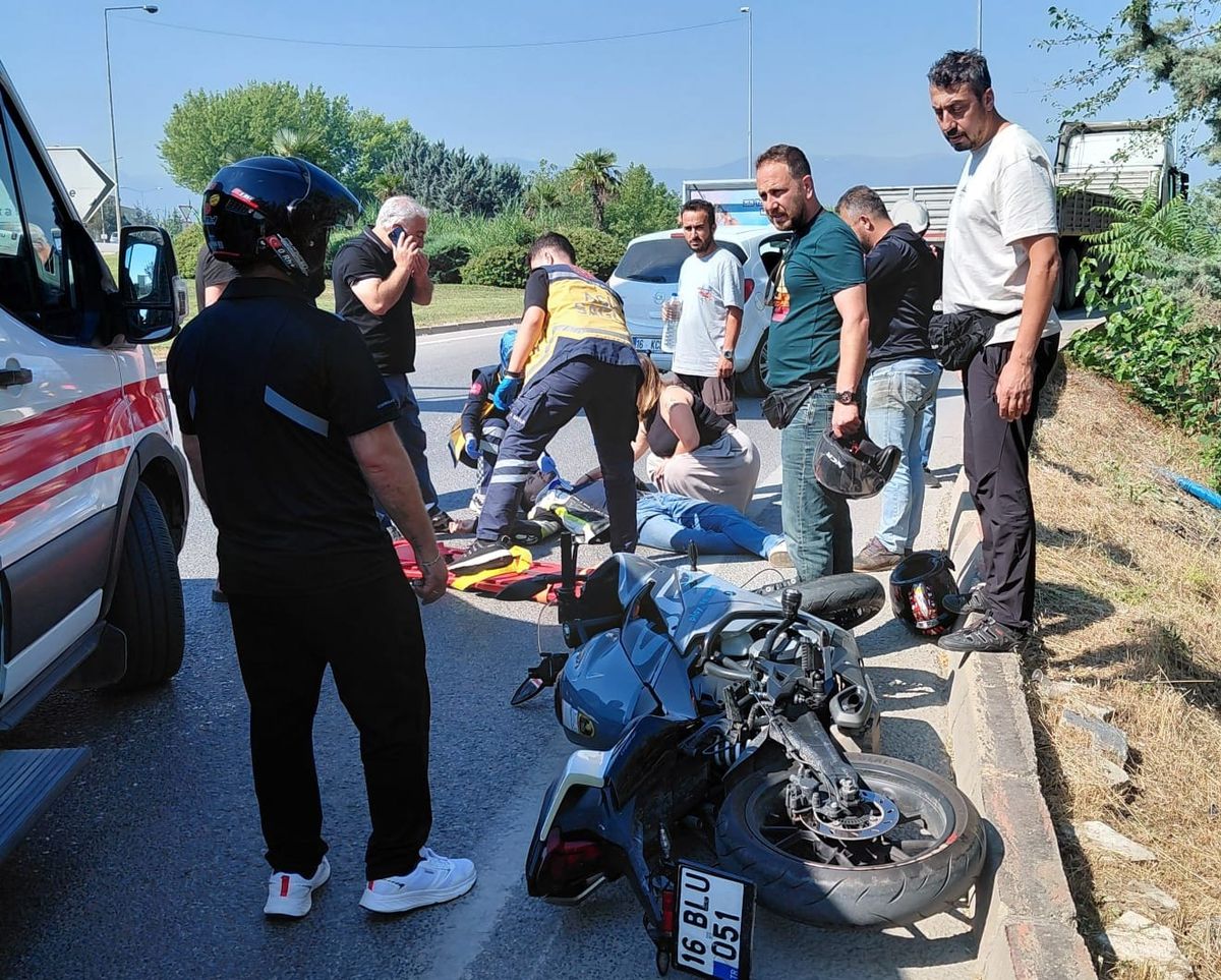 İnegöl'de TIR motosikleti altına aldı: 1 ağır yaralı