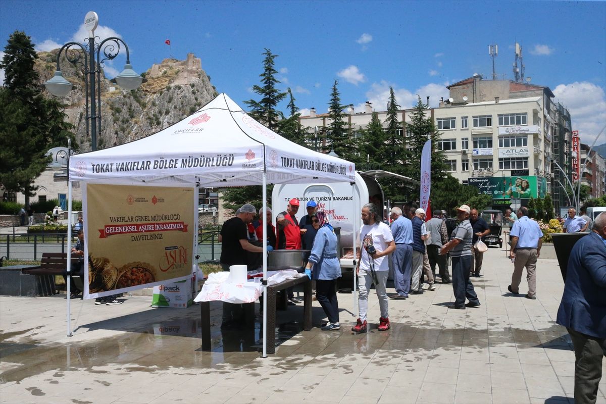 Tokat'ta 10 bin kişiye aşure dağıtıldı