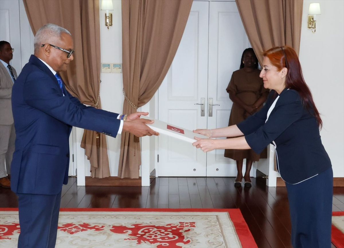 Türkiye'nin Dakar Büyükelçisi Dilşad Kırbaşlı Karaoğlu ve Cabo Verde Cumhurbaşkanı Jose Maria Neves