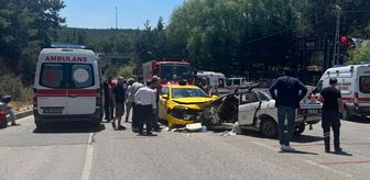 Ümraniye'de otomobil ile taksinin çarpıştığı kazada 5 kişi yaralandı