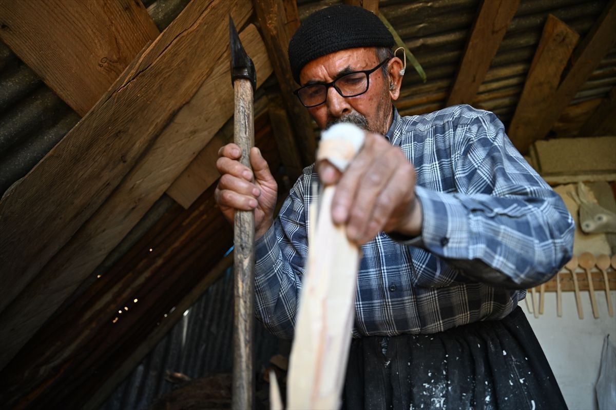 68 Yıllık Kaşık Ustası: Dedemden Kalma Bıçakla 10 Çocuk Büyüttüm